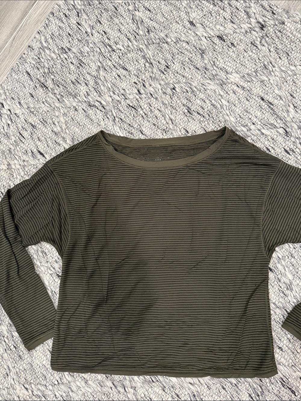 EUC Lululemon Long Sleeve 18.5” PTP